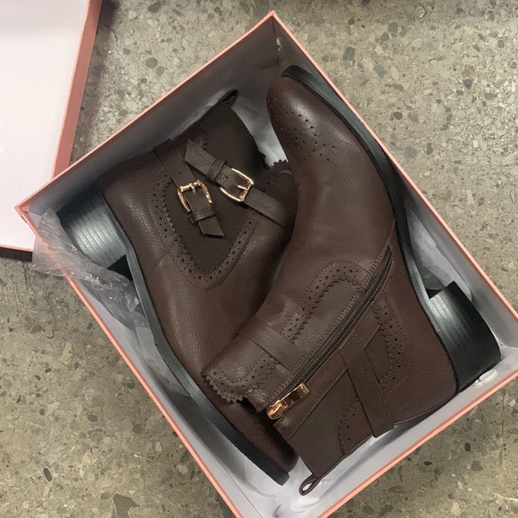 Women’s Western Zip Buckle Detail Flat Ankle Boot in Brown Faux Leather - Picture 15 of 16